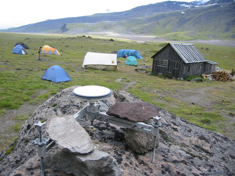 Spike mount setup on BEZH, Bezymianny Volcano, Kamchatka
